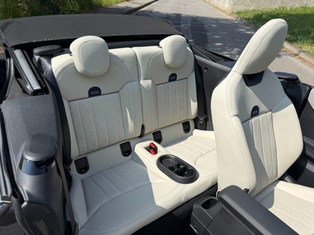 MINI Cooper C Cabrio Cooper C Favoured Cabrio