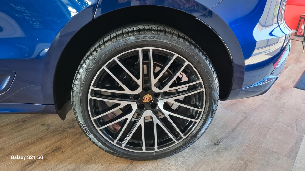 Porsche Macan 2.0 T Tetto Scarichi Spot. Sospensioni Radar