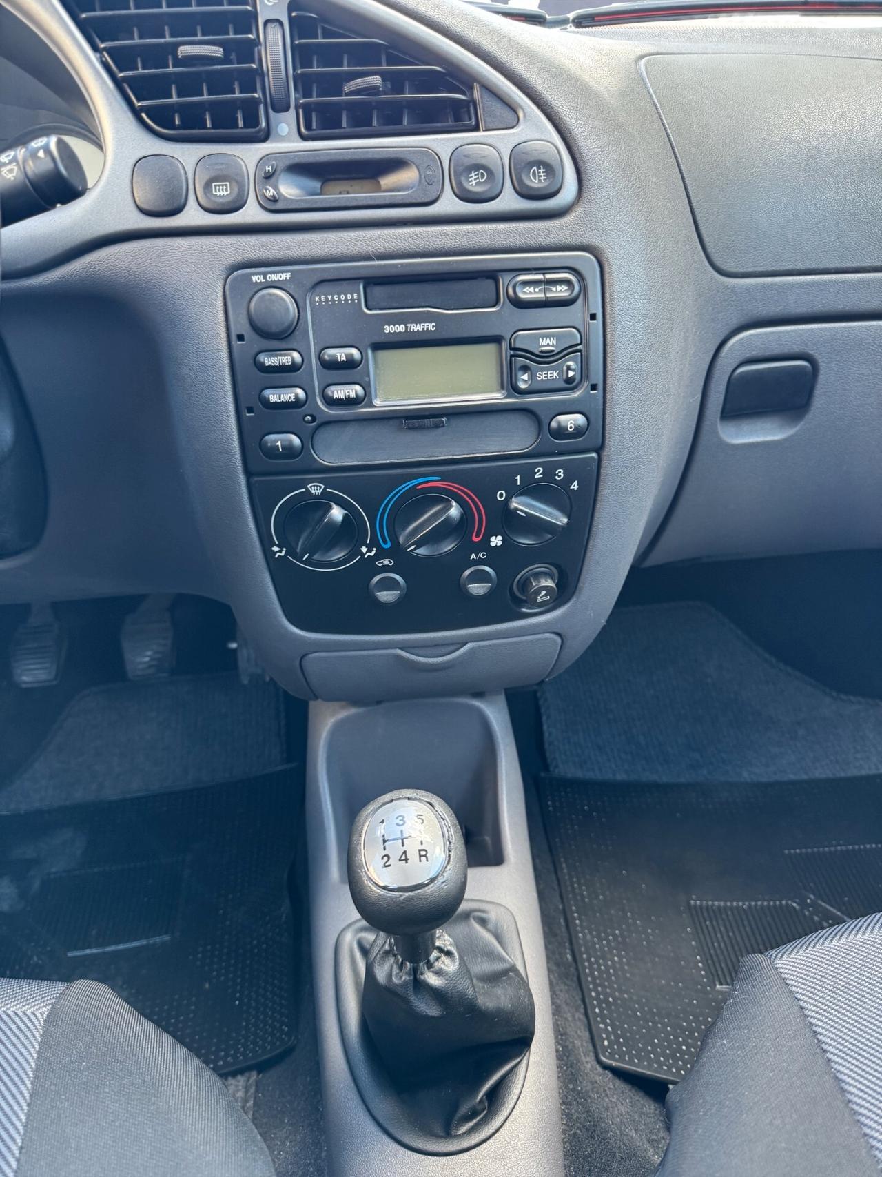 Ford Fiesta 1.2i 16V cat 5 porte Ghia