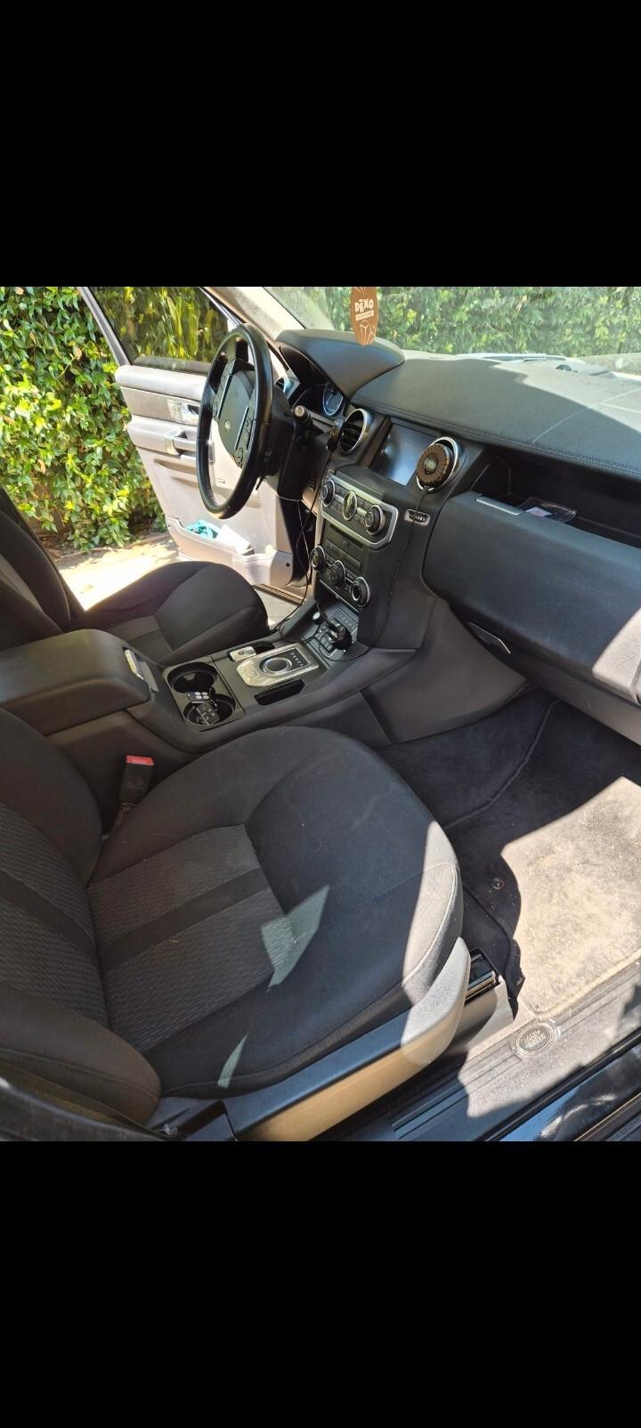 Land Rover Discovery 7 posti