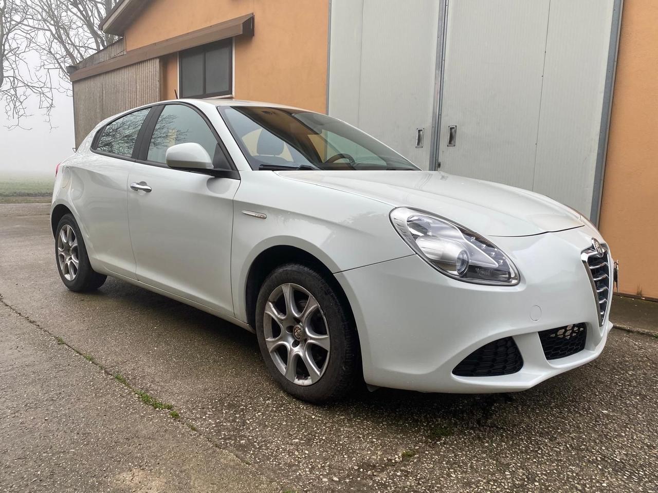 ALFA ROMEO GIULIETTA 1.6 JTDm-2 MOLTO BELLA GUARDA