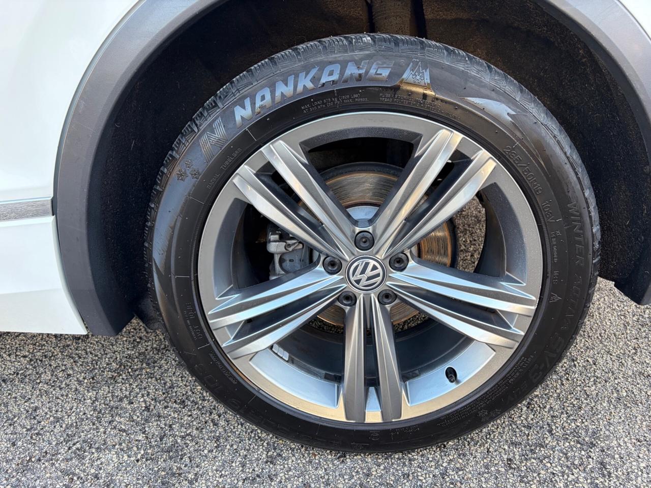 Volkswagen Tiguan 1.6 TDI R-Line strafull !!!