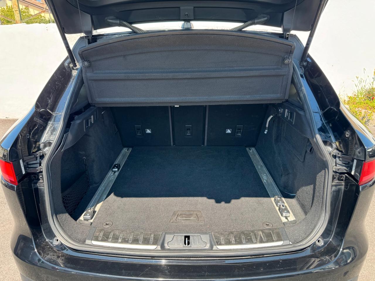 Jaguar F-Pace 2.0 D 180 CV AWD aut. R-Sport