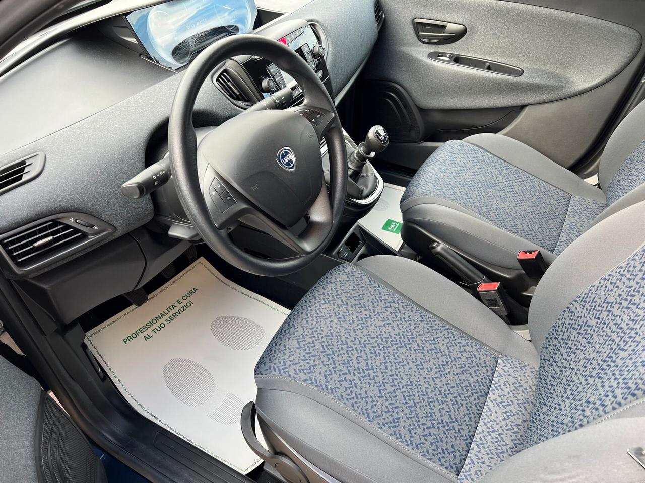 Lancia Ypsilon 1.0 FireFly 5 porte S&S Hybrid Ecochic Silver anche NEOPATENTATI