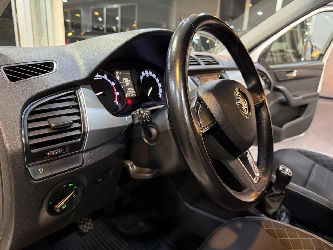 Skoda Fabia Berlina 1.0 mpi Business 75cv NEOPATENTATI !!