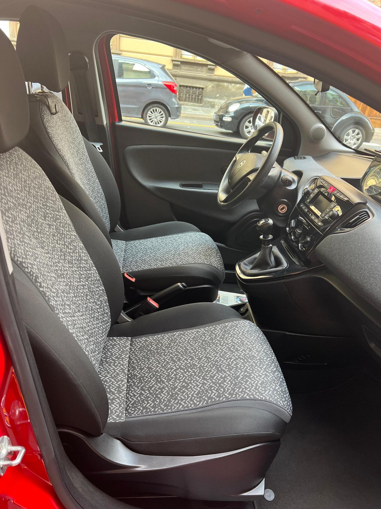 Lancia Ypsilon 1.2 69 CV 5 porte