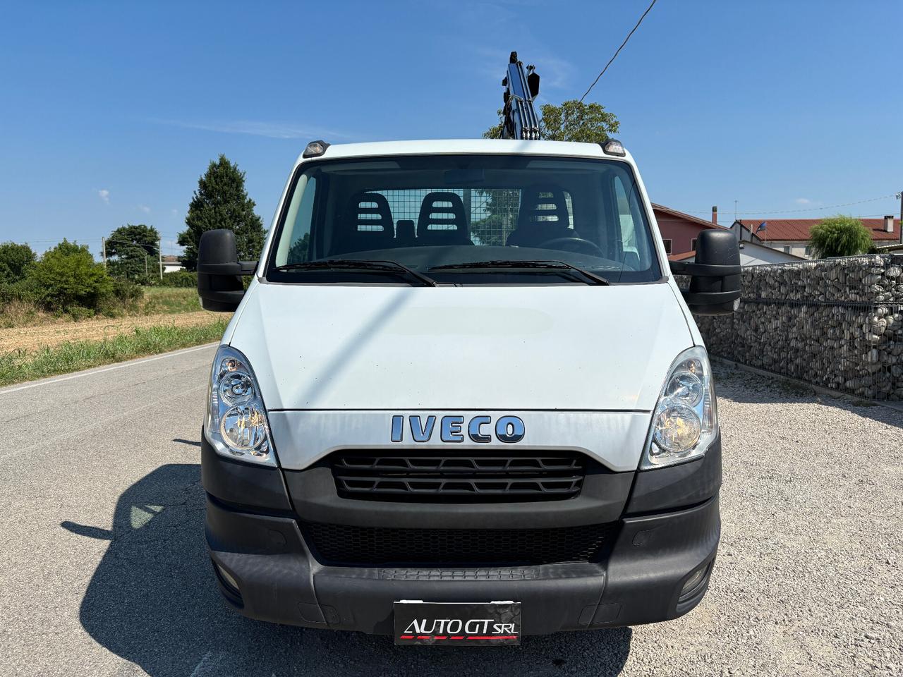Iveco Daily 35C15 cassonato con gru amco veba V 803