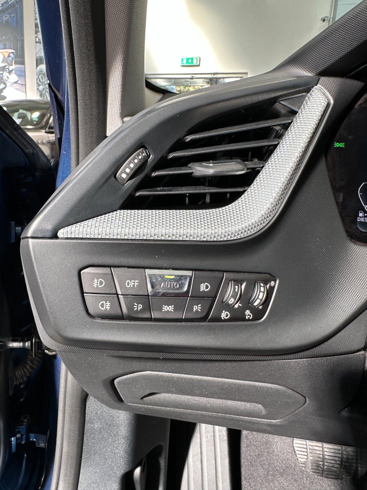 BMW 118 d Business Advantage auto - IVA - LED-17"-Carplay-Camera