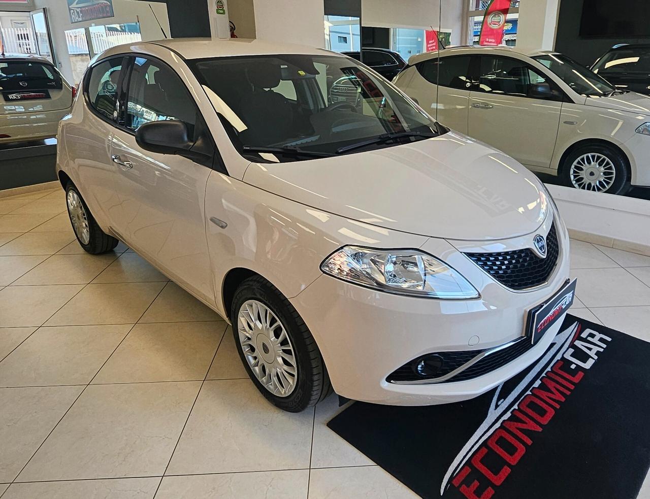 Lancia Ypsilon 1.2 69 CV 5 porte GPL Ecochic Silver