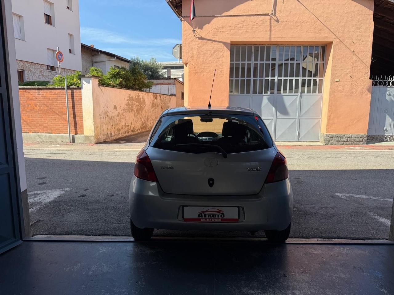 Toyota Yaris 1.0 5 porte