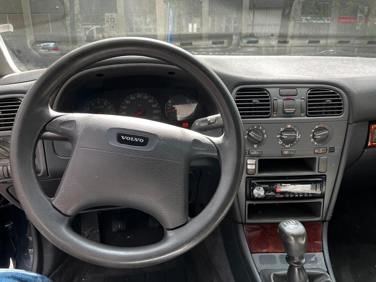 Volvo V40 2.0 16V cat