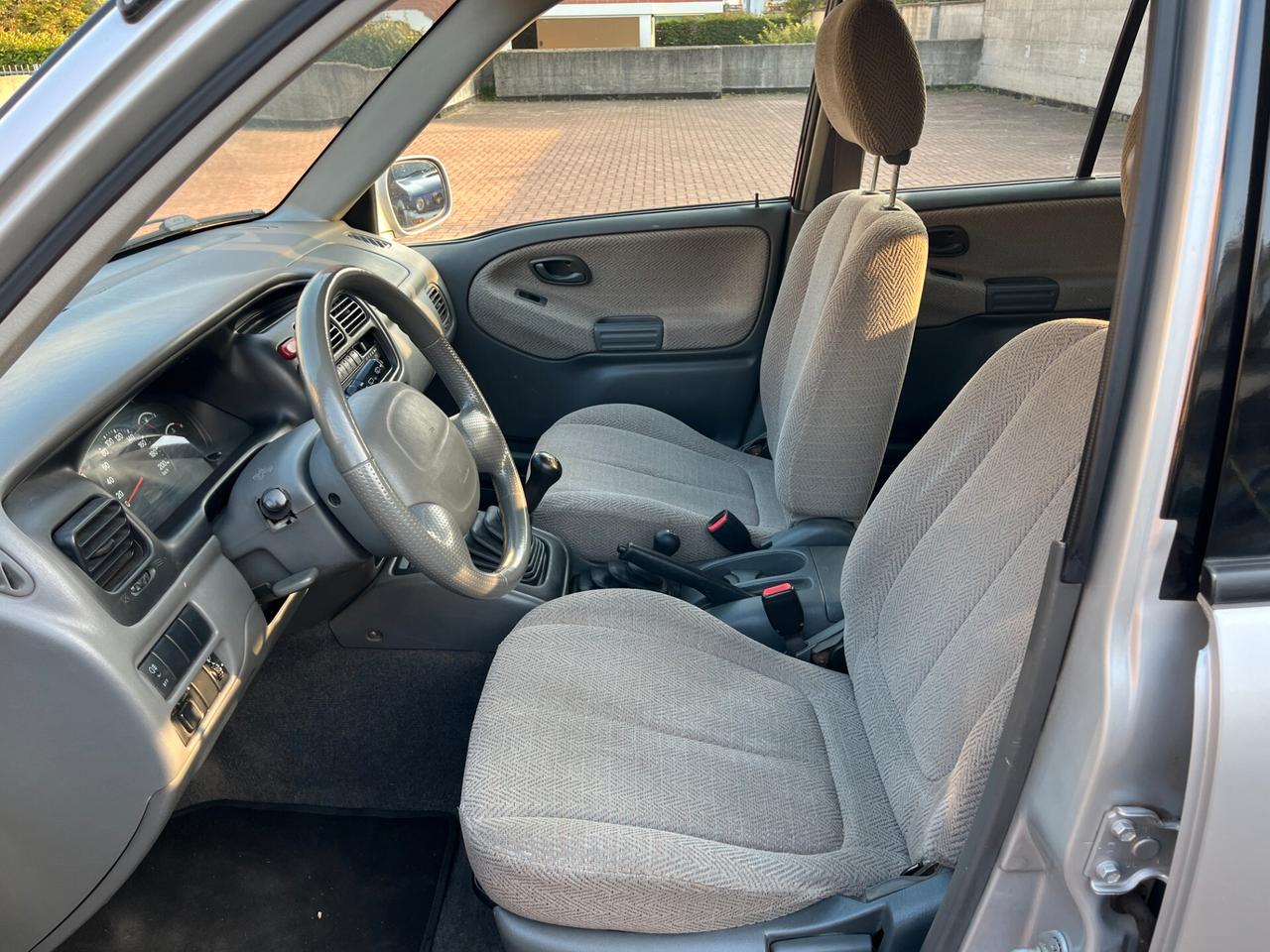 Suzuki Grand Vitara 5 porte 2.0i Benzina