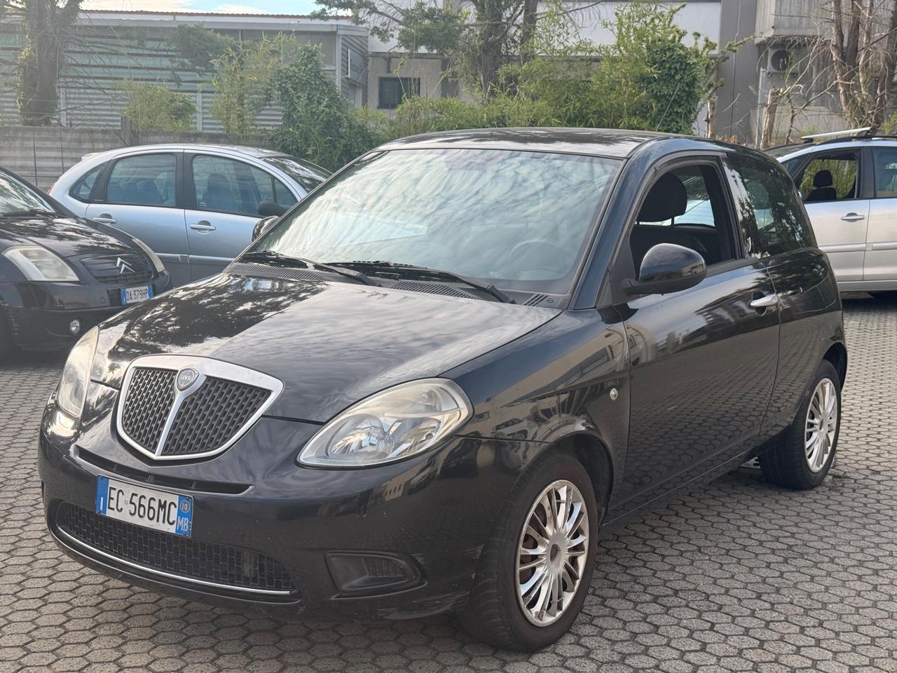 Lancia Ypsilon 1.3 MJT 75 CV Platino