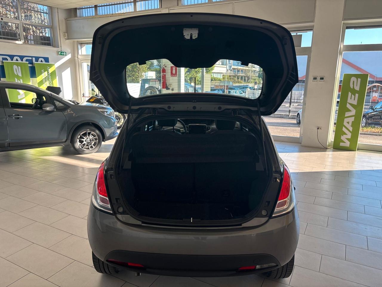 Lancia Ypsilon 1.0 FireFly 5 porte S&S Hybrid Gold