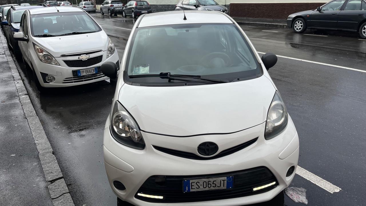 Toyota Aygo 1.0 12V VVT-i 5 porte Active Connect