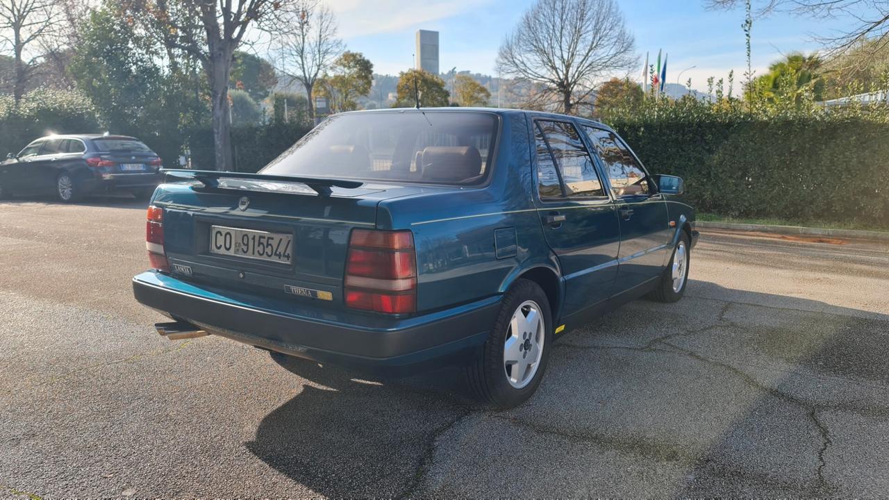 Lancia Thema 8.32 verde reflex
