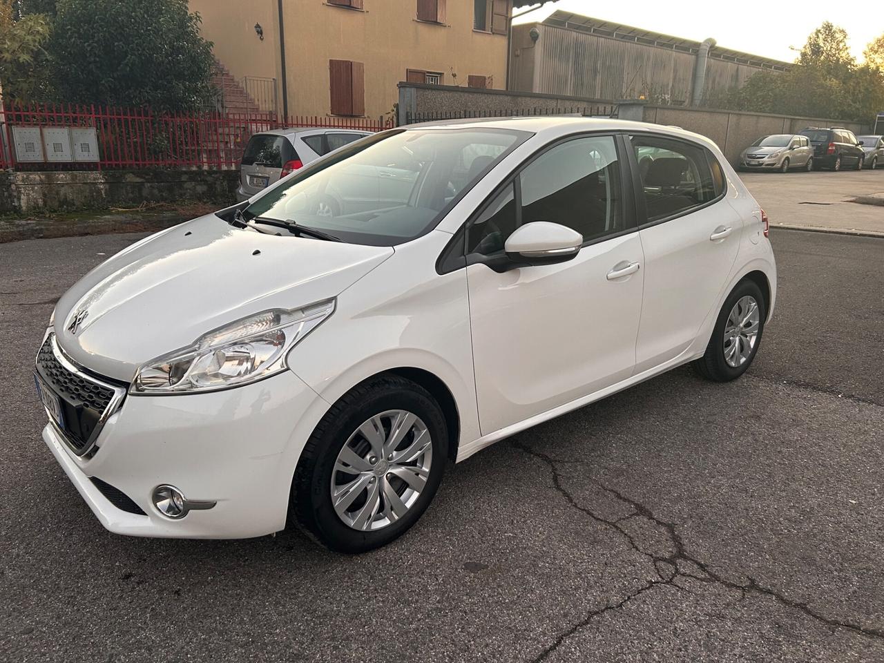 Peugeot 208 1000 benzina 86000 km neopatentati