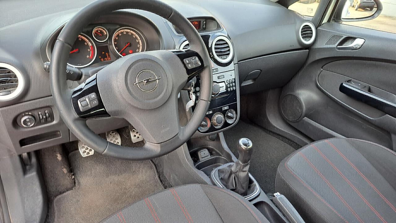 Opel Corsa 1.2 3 porte b-color
