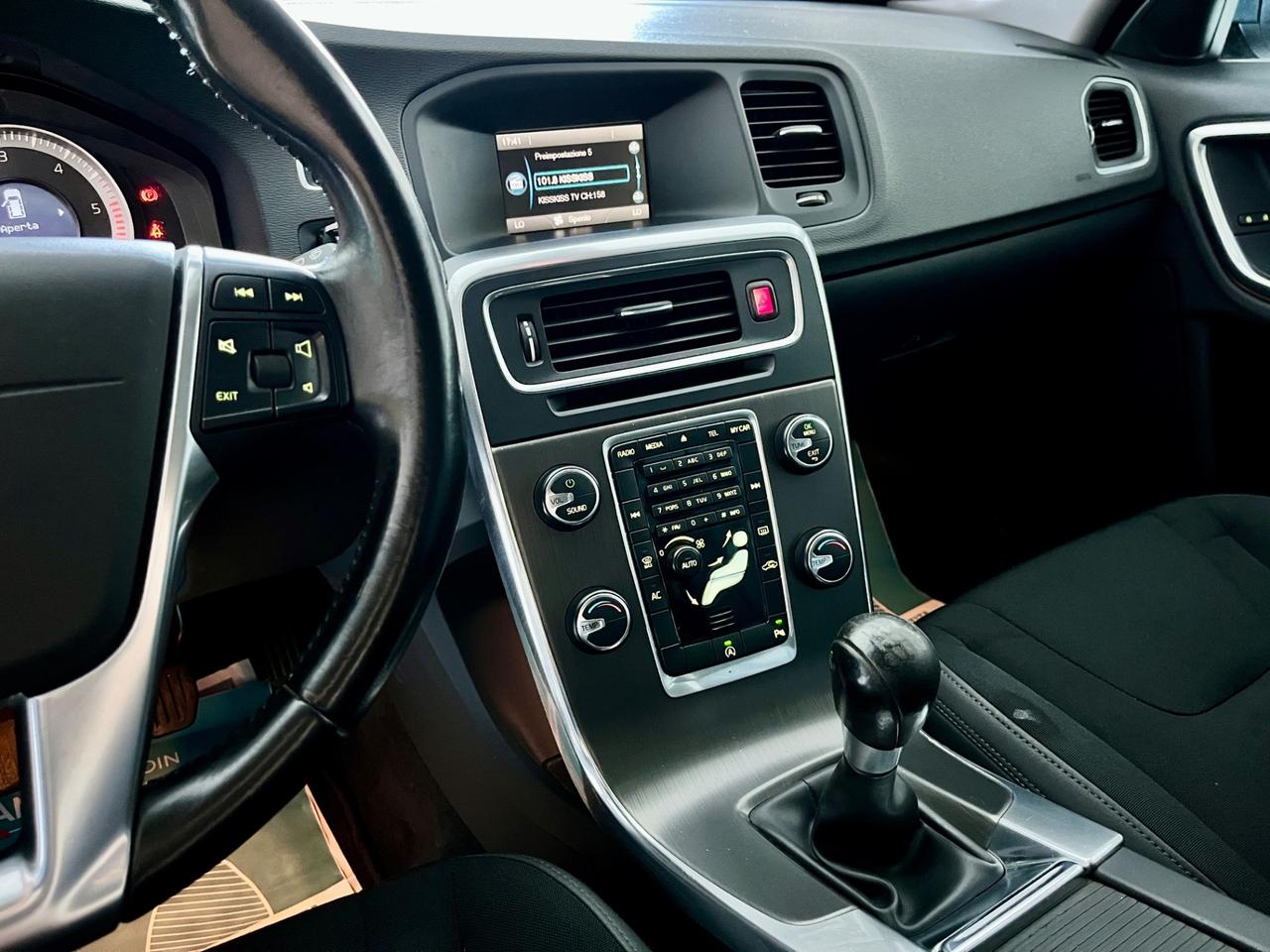 Volvo V60 D3 Momentum - 2013