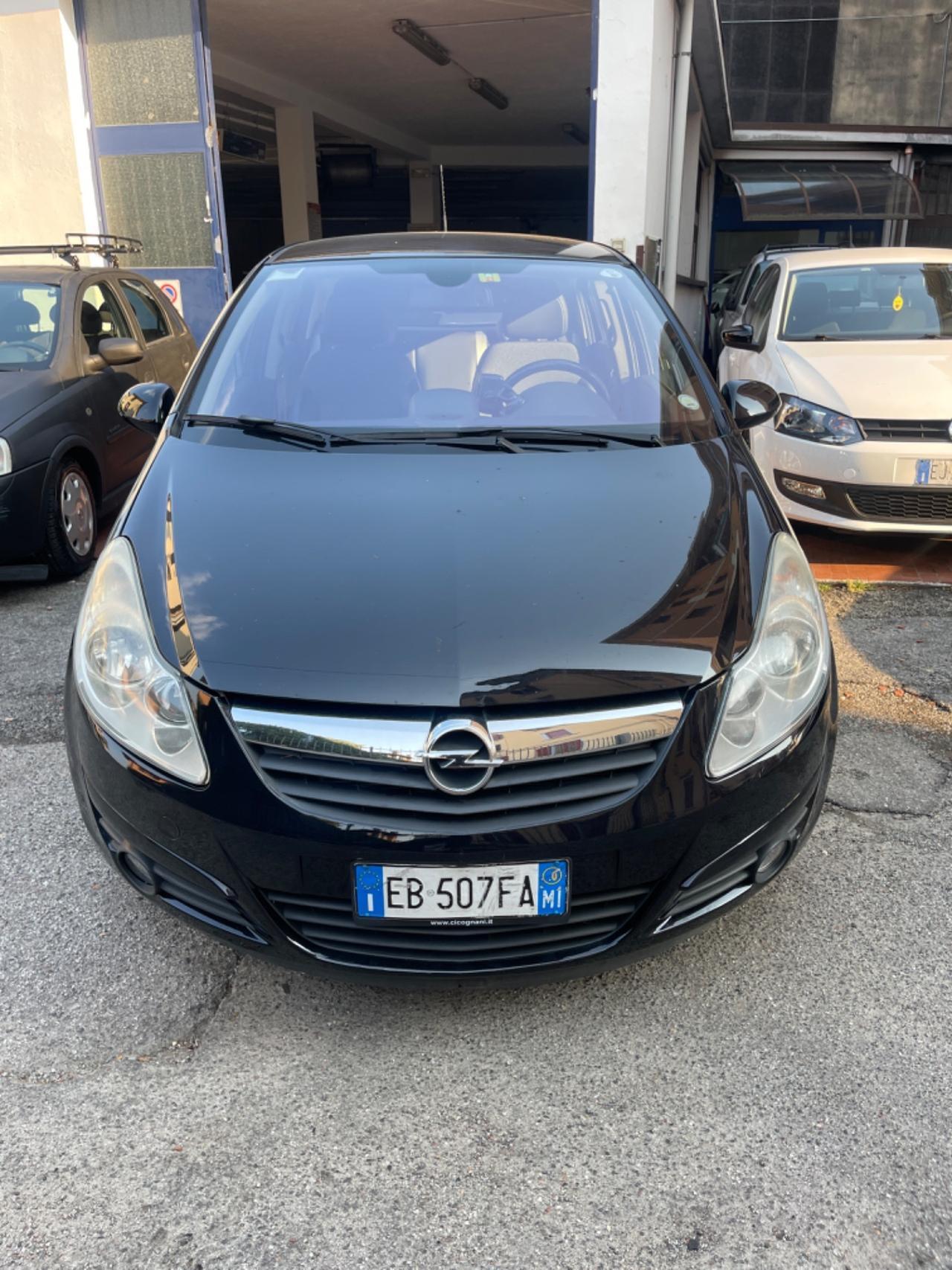 Opel Corsa 1.4 16V 5 porte Cosmo