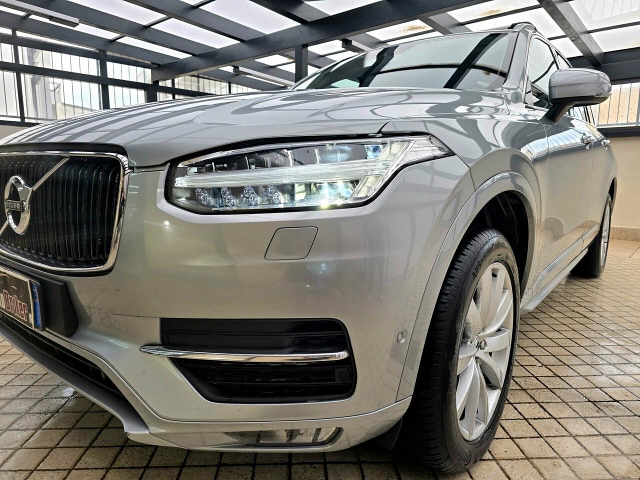 VOLVO XC90 D4 AWD MOMENTUM 7p. AUTOCARRO