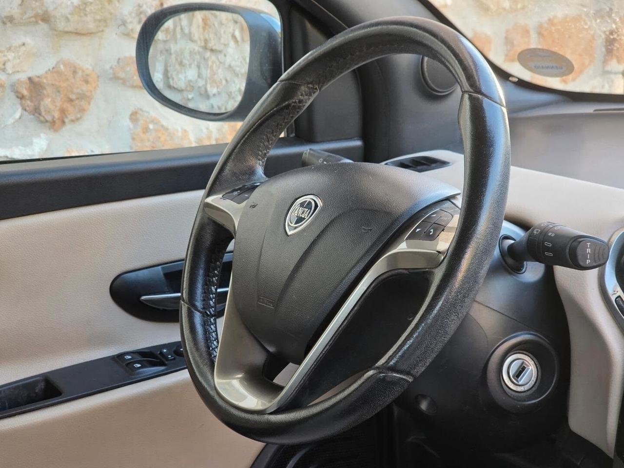 Lancia Ypsilon 1.2 69 CV 5 porte Gold