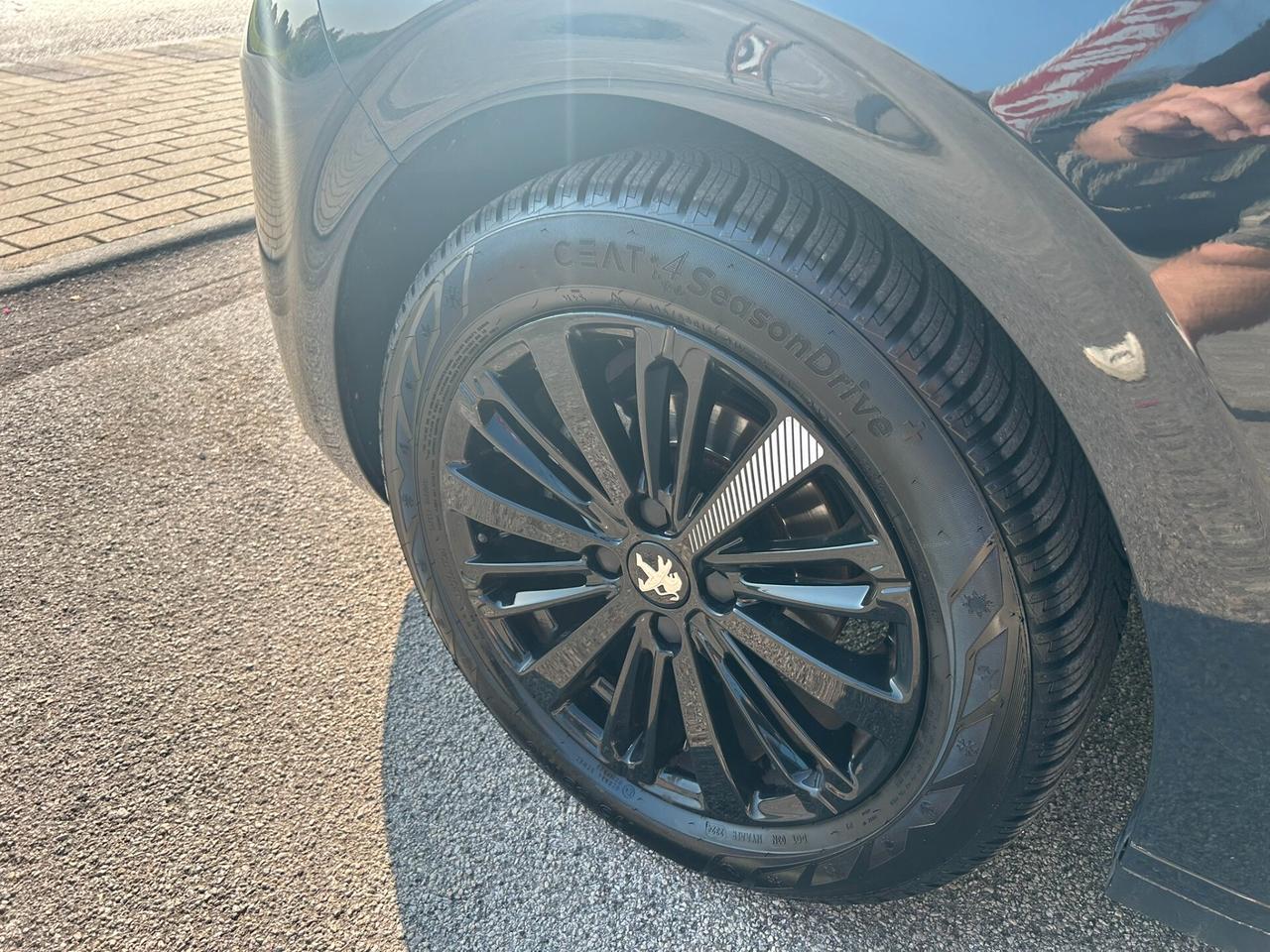 Peugeot 208 1.6 BlueHDi 75CV 5p. Black Line - OK NEOPATENTATI
