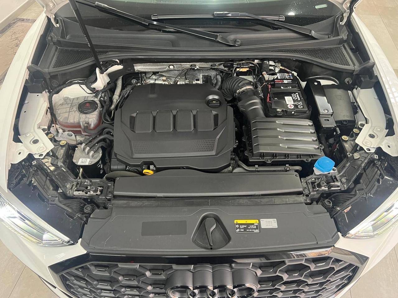 Audi Q3 35 TDI Identity Black