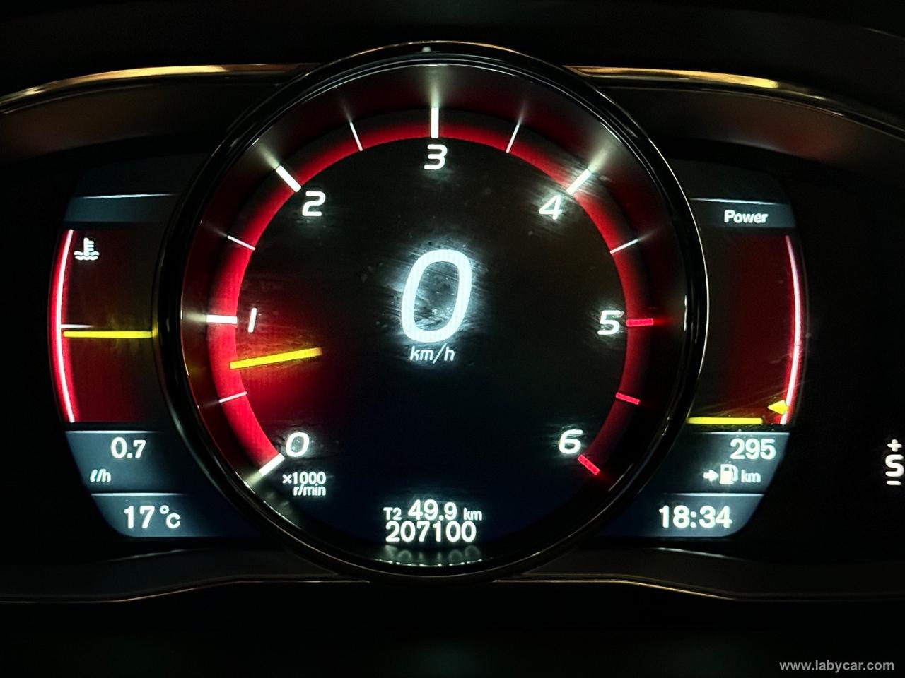 VOLVO XC60 D5 AWD Geartronic R-design Momentum