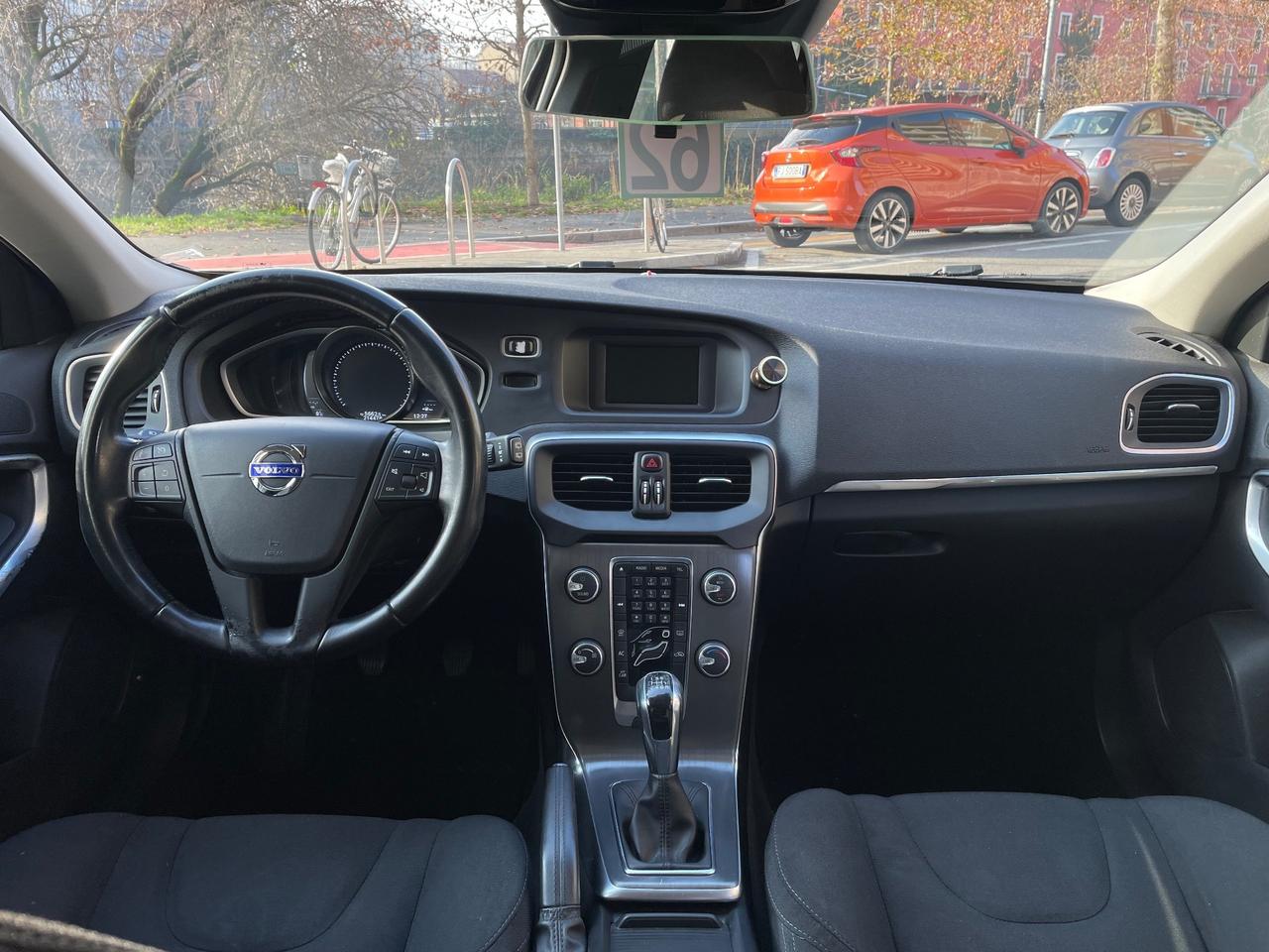 Volvo V40 2.0 D2 120cv MOMENTUM/GARANZIA 12 MESI