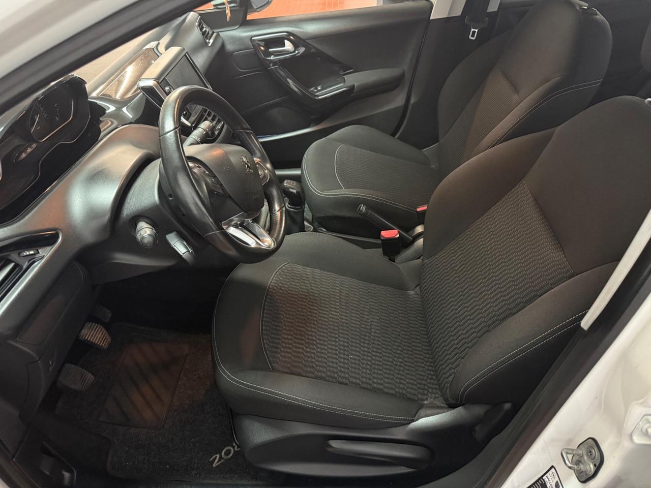 Peugeot 208 PureTech 82 5 porte Allure