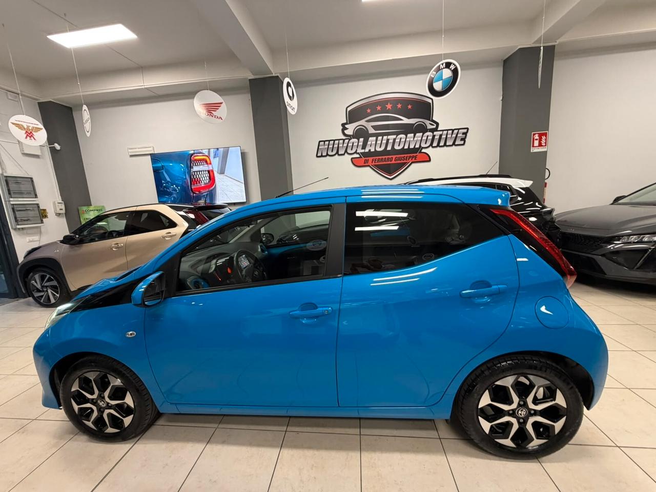 Toyota Aygo Connect 1.0 VVT-i 72 CV 5 porte x-play A RATE DA € 110 AL MESE