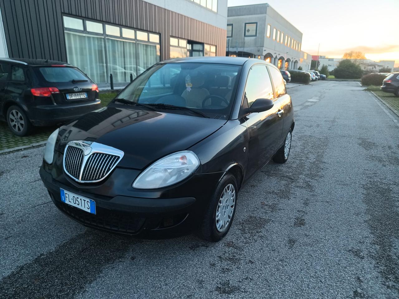 Lancia Ypsilon 1.2 69 CV Unyca