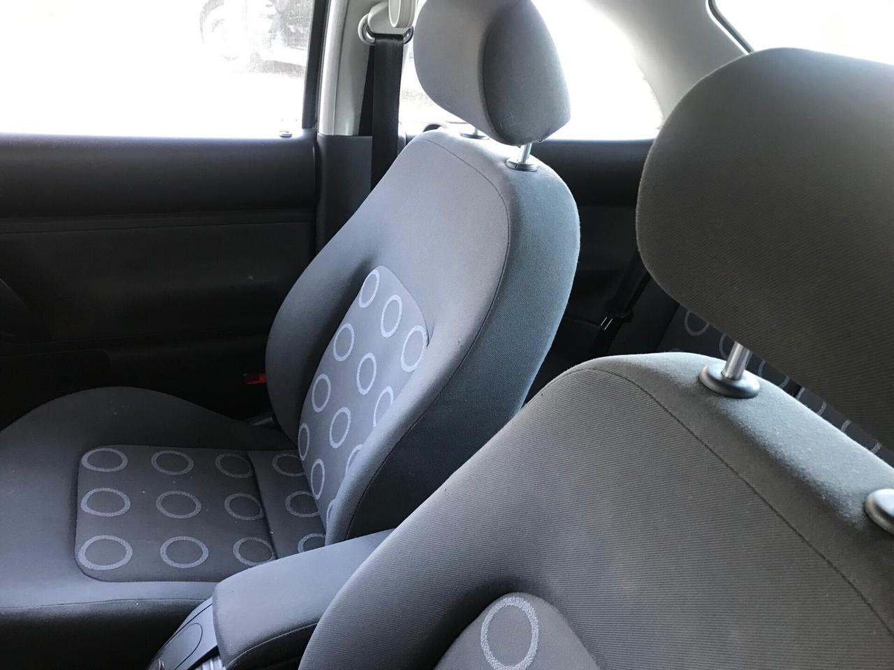 Volkswagen New Beetle 1.4 87 CV 64 KW BERLINA