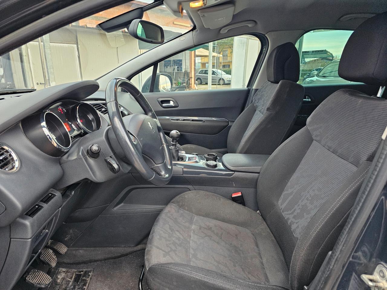 Peugeot 3008 1.6 e-HDi 112CV cambio robotizzato S.&S. Business