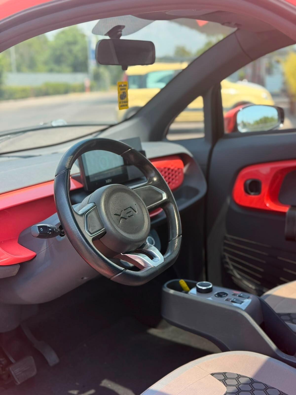 Xev Yoyo premium km 0 iva esposta piu colori 24 mesi garanzia