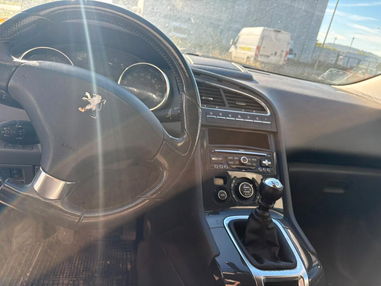 Peugeot 5008 2.0 HDi 150CV Féline