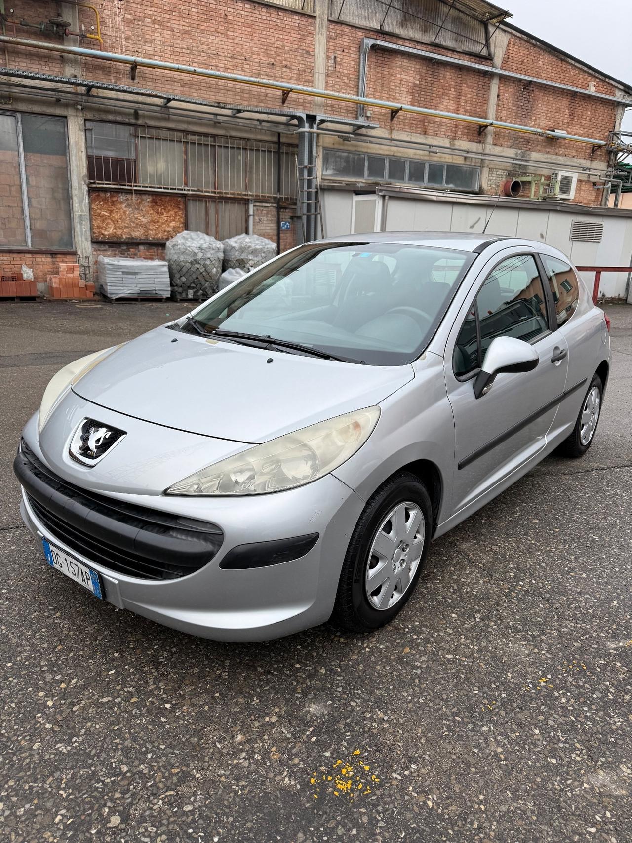 Peugeot 207 1.4 8V 75CV 3p. ONE Line