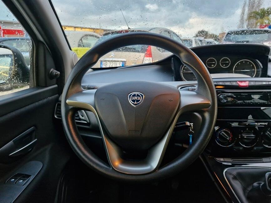 Lancia Ypsilon 1.2 69 CV 5 porte Silver