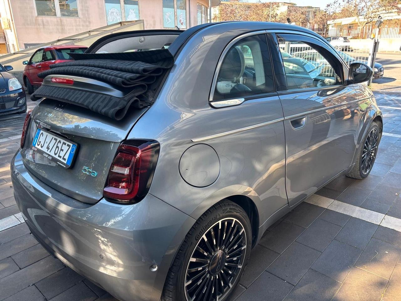 Fiat 500e Cabrio by Bocelli (edizione limitata)