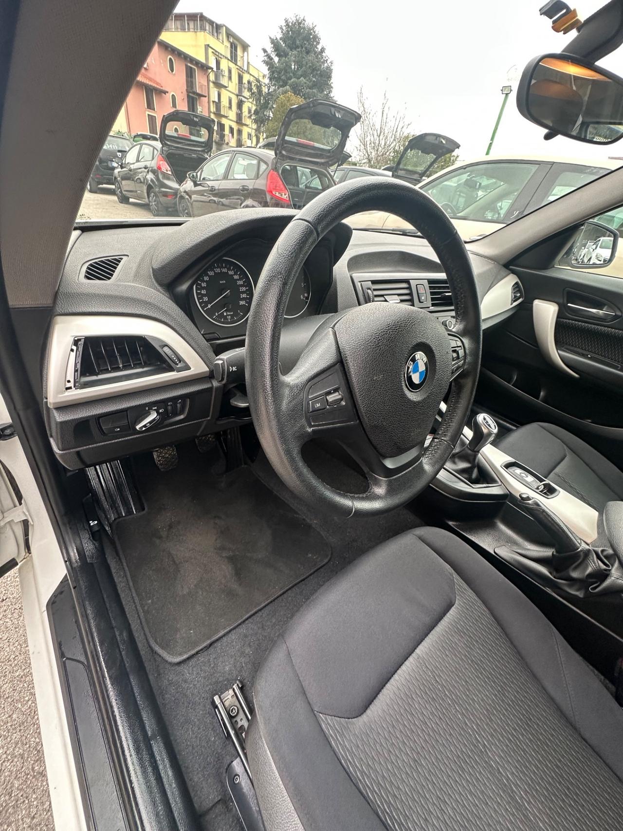 Bmw 114 114d 3p. Unique