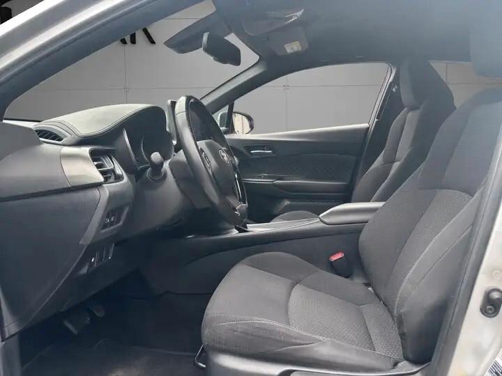 Toyota C-HR Active HYBRID 2wd-Unipro