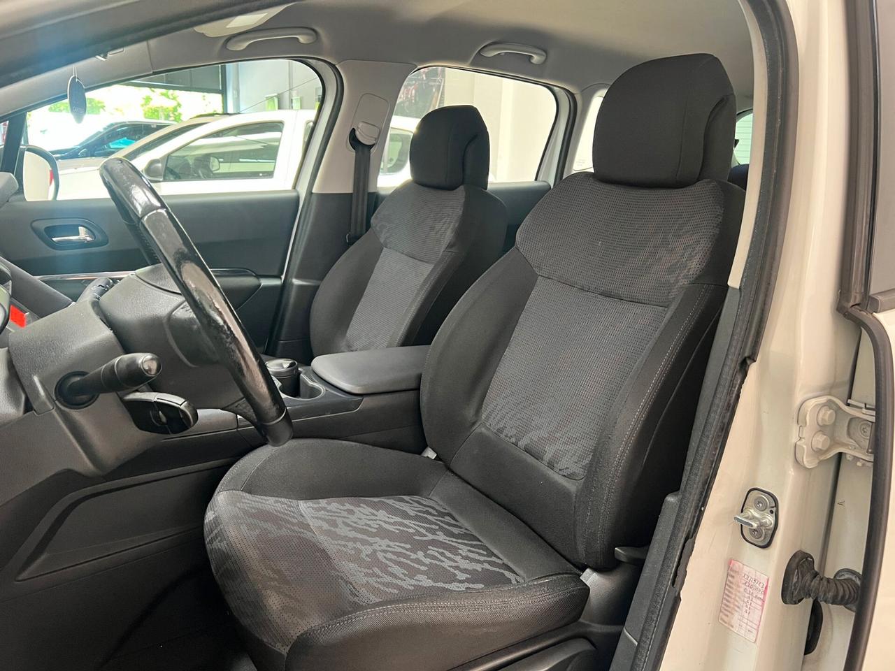 Peugeot 3008 1.6 HDi 110CV Premium