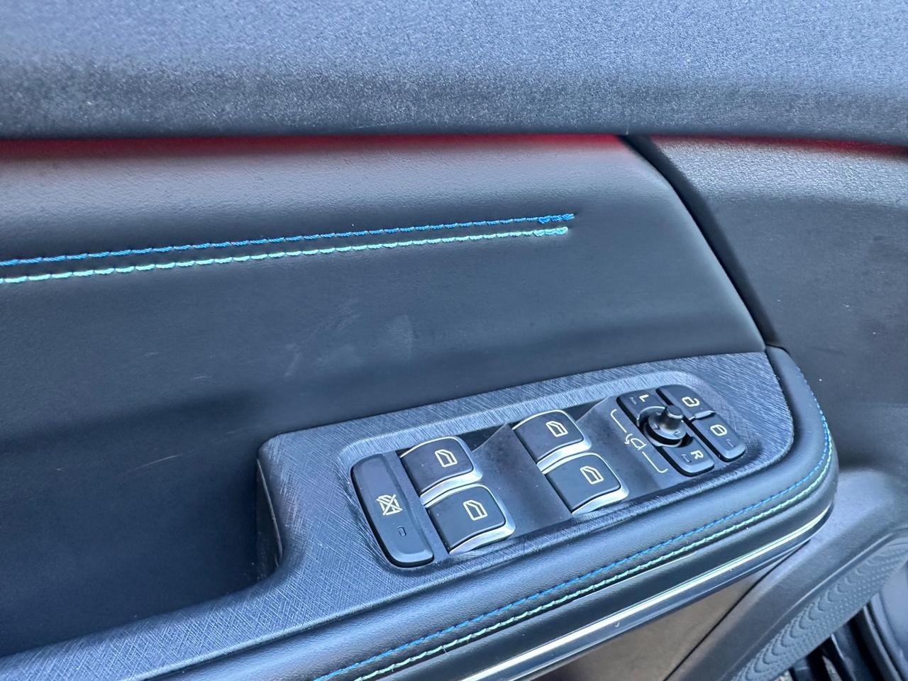 Lynk&co 01 PHEV More NO VINCOLI