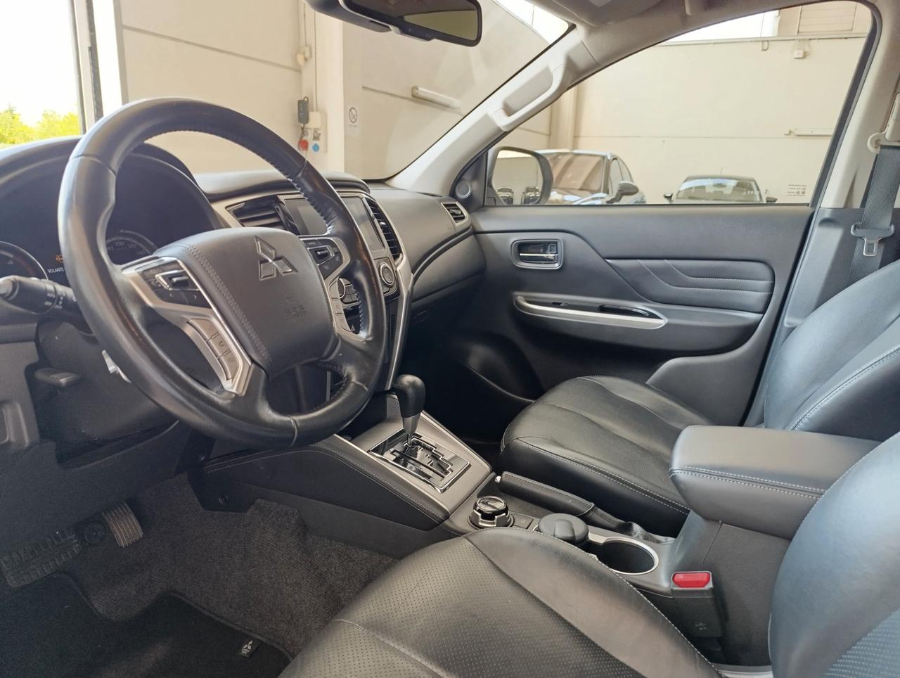 Mitsubishi L200 Double Cab L200 d.cab 2.3d Intense 4wd 150cv auto