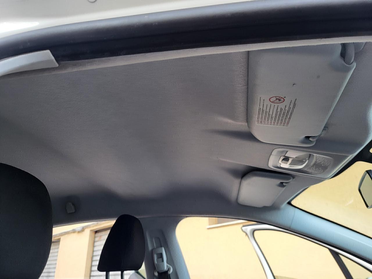 PEUGEOT 208 1,4 HDI-UNICA PROPRIETAR-4 REVISIONI