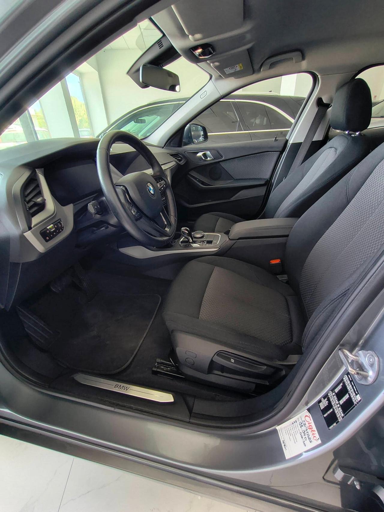 Bmw 116 116d 5p. Business Advantage