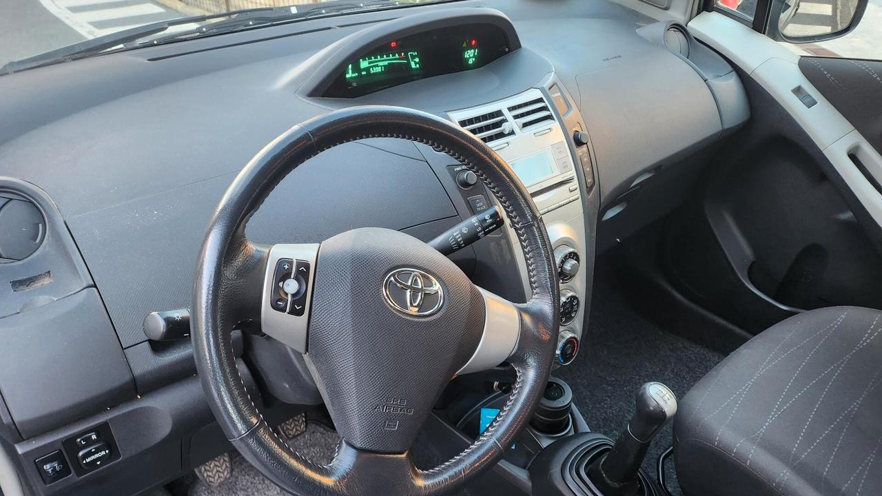 Toyota Yaris 1.0 5 porte Sol