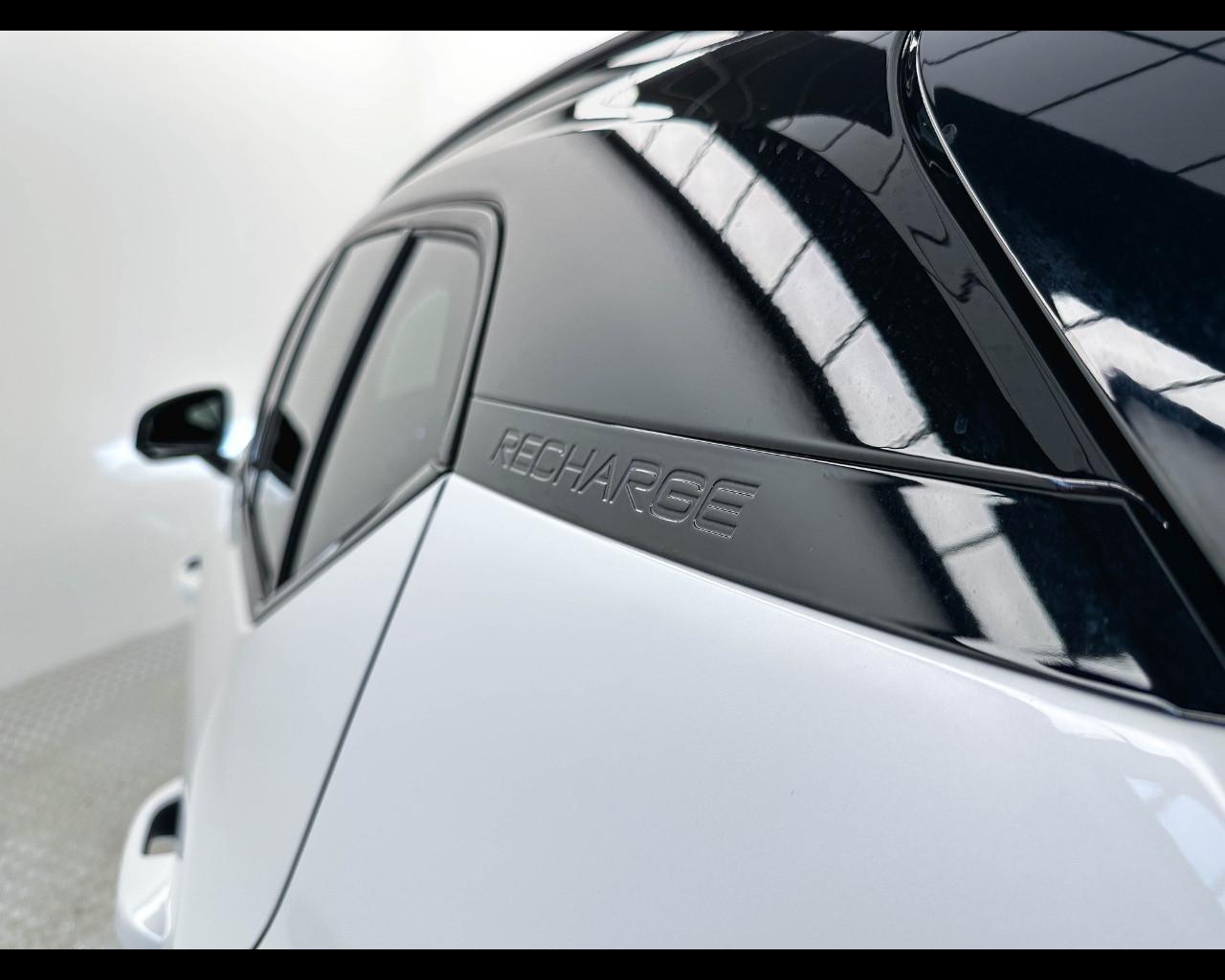 VOLVO XC40 (2017-->) - XC40 T5 Recharge Plug-in Hybrid R-design