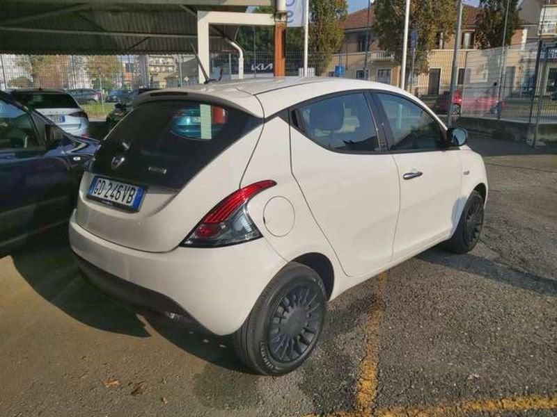 Lancia Ypsilon 1.0 FireFly Hybrid Silver